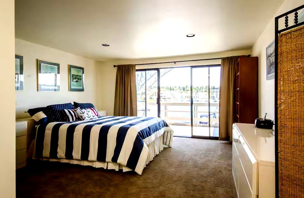 Bedroom Suite with Water View